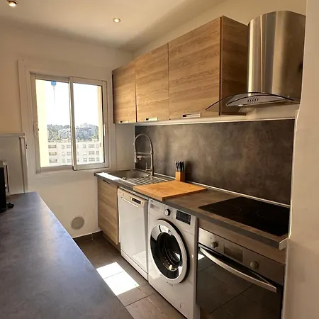 Apartamento Quartier Brunet Agreable Bien Equipe. Tolón